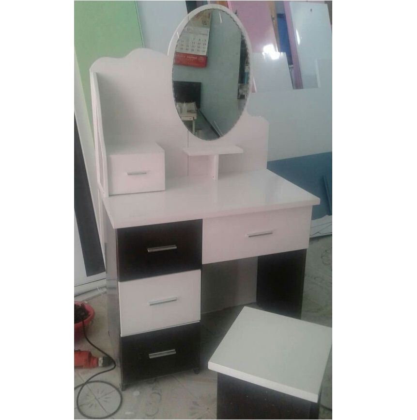 Bàn trang điểm TD01